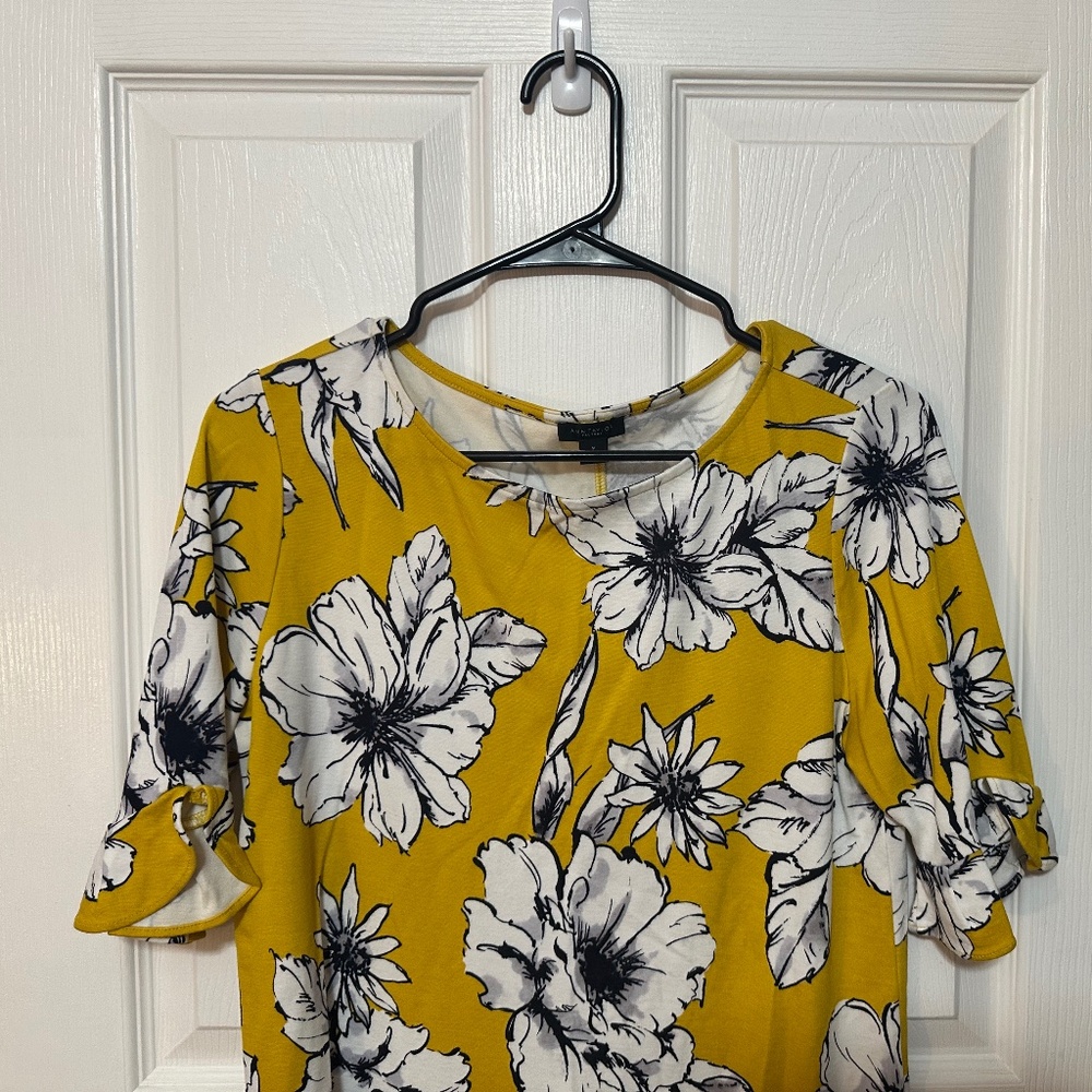 Ann Taylor Medium Mid Length Ruffle Hem Golden Yellow Blouse With White Accents